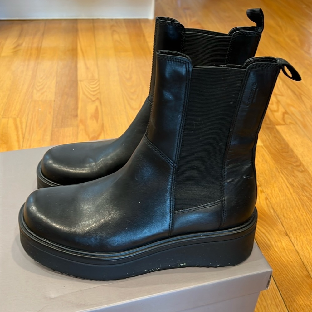 Vagabond black leather boots